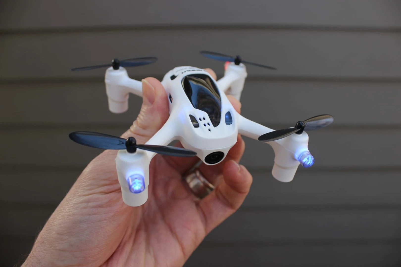 The Hubsan FPV X4 Plus shoot 720/30fps HD video