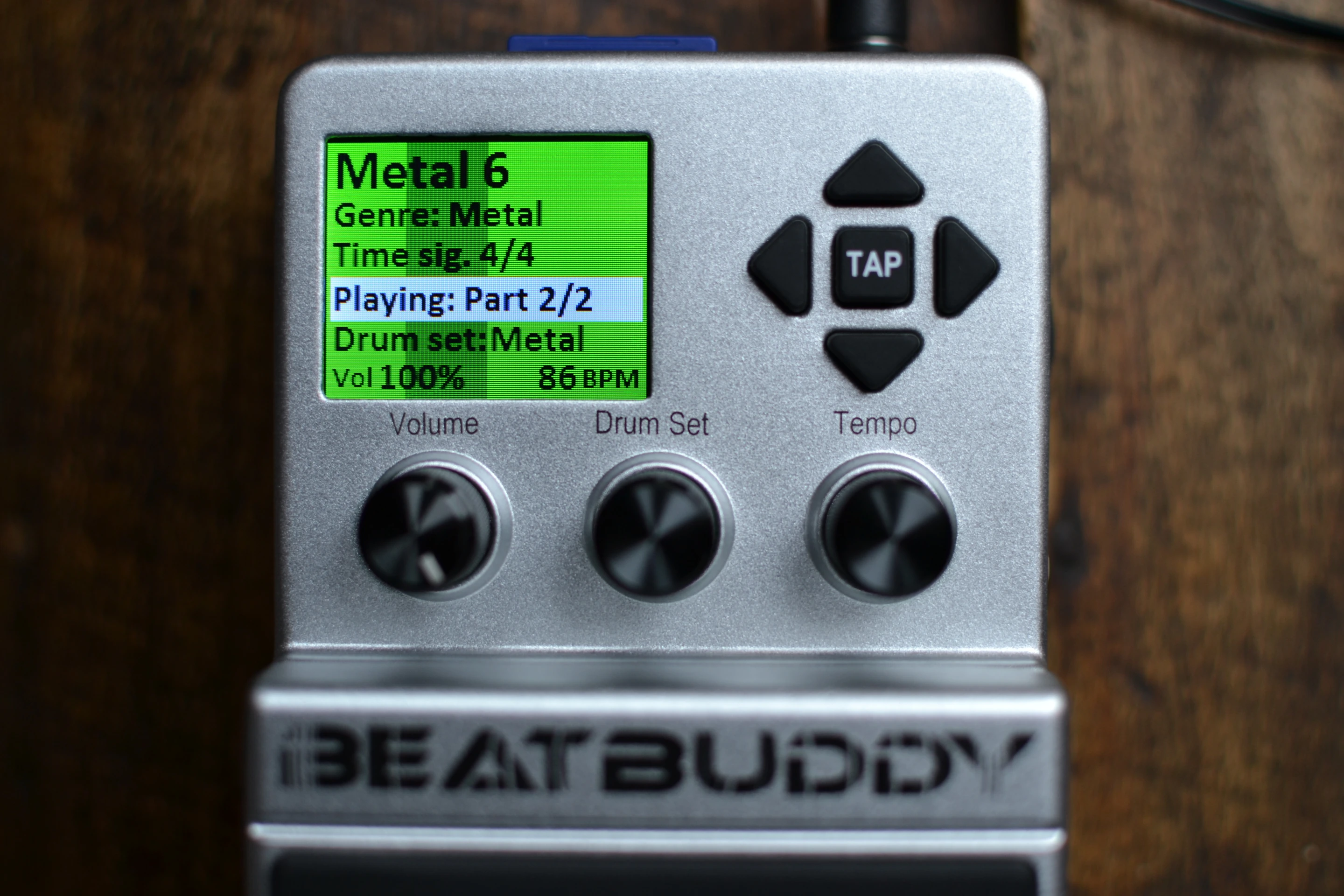When a song is playing, there's also a scrolling bar moving across the display to indicate the measure of the beat (Photo: Paul Ridden/Gizmag)