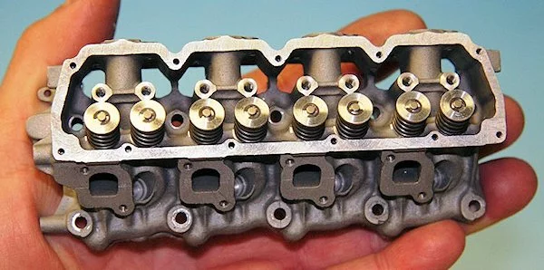 Heads with valves installed for the Stinger 609 (Photo: Conley Precision Engines)