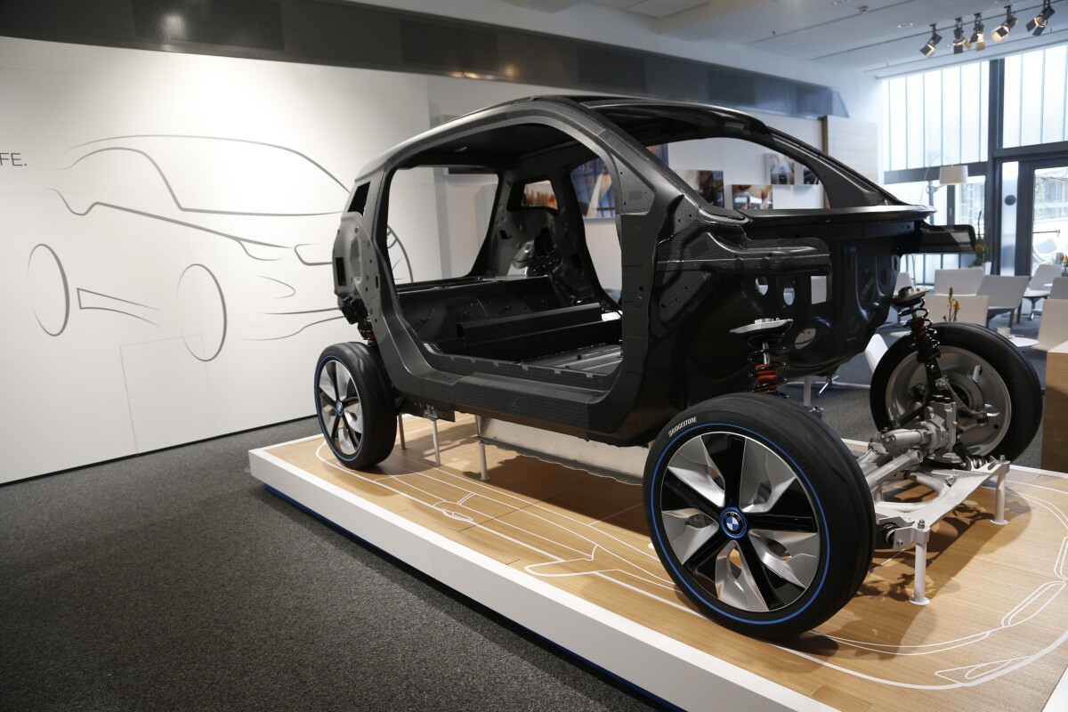 The lower half of the i3's LifeDrive aluminum frame secures the lithium-ion battery underneath providing increased overall cabin space