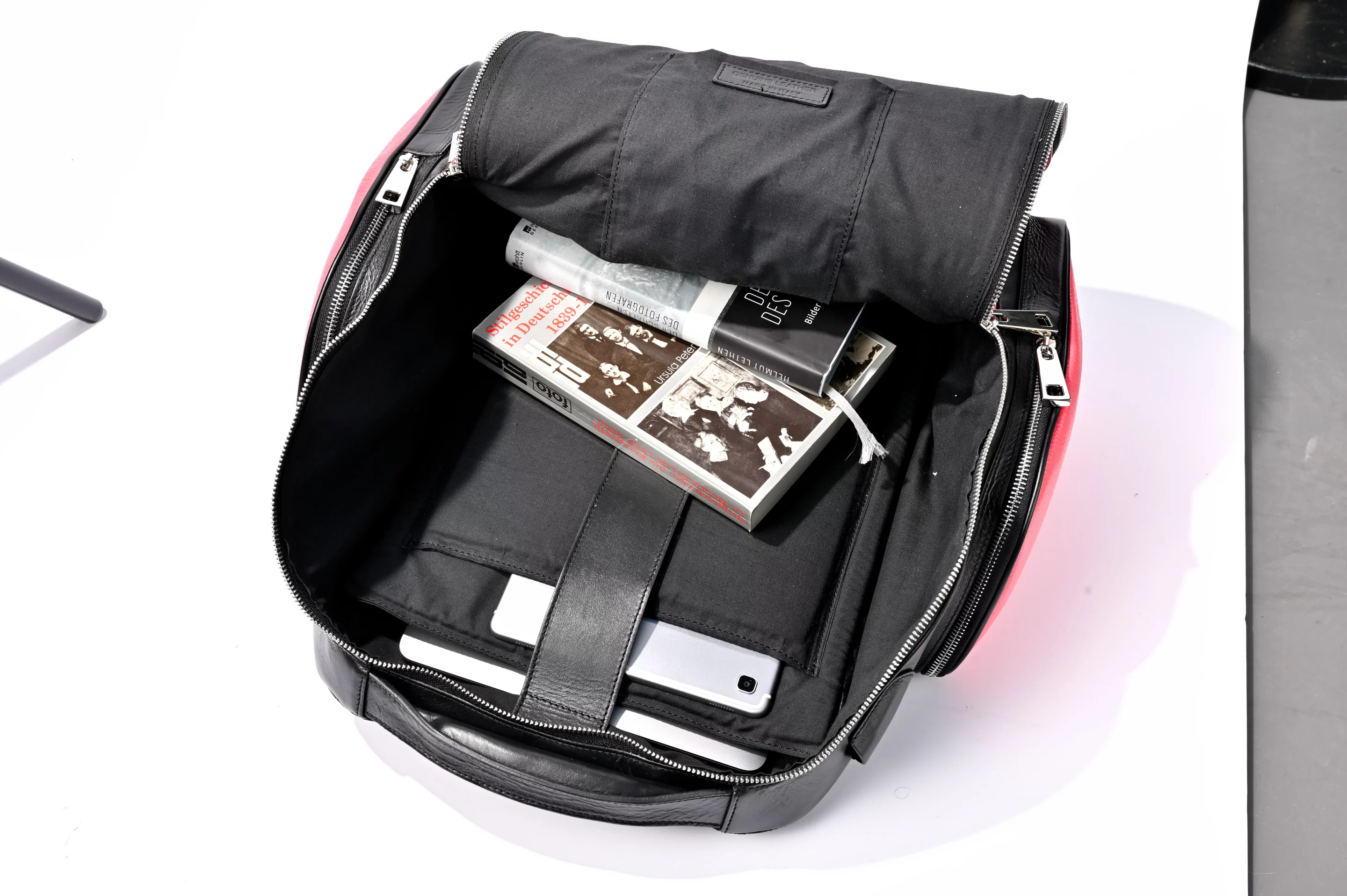 Inside the SeeOn180° backpack are special pockets for laptops and tablets