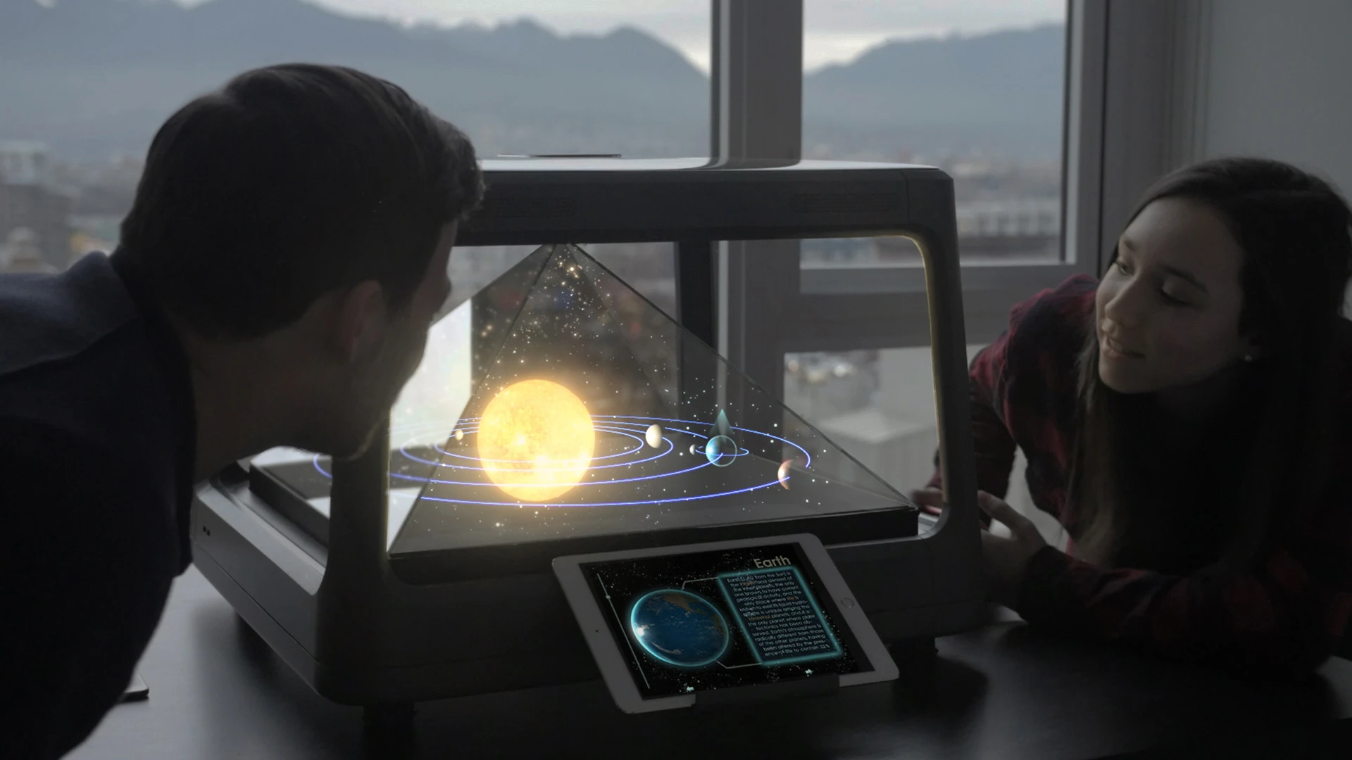 Holus Pro Edition includes an HDMI port and a larger viewable area, along with out-of-the-box SDK support