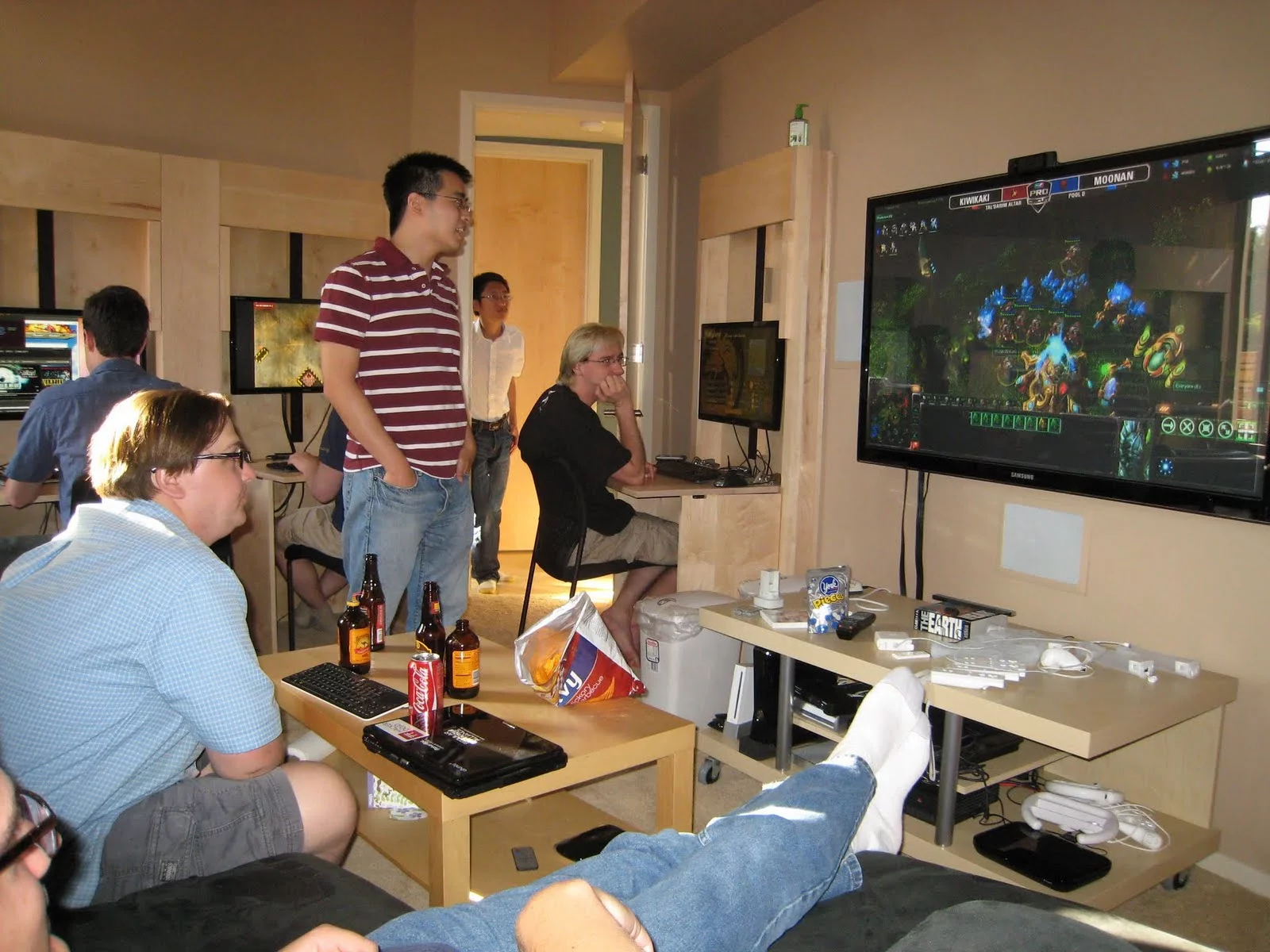 The house also contains two large TVs connected to various game consoles, though Varda says those are usually just used to stream pro Starcraft matches