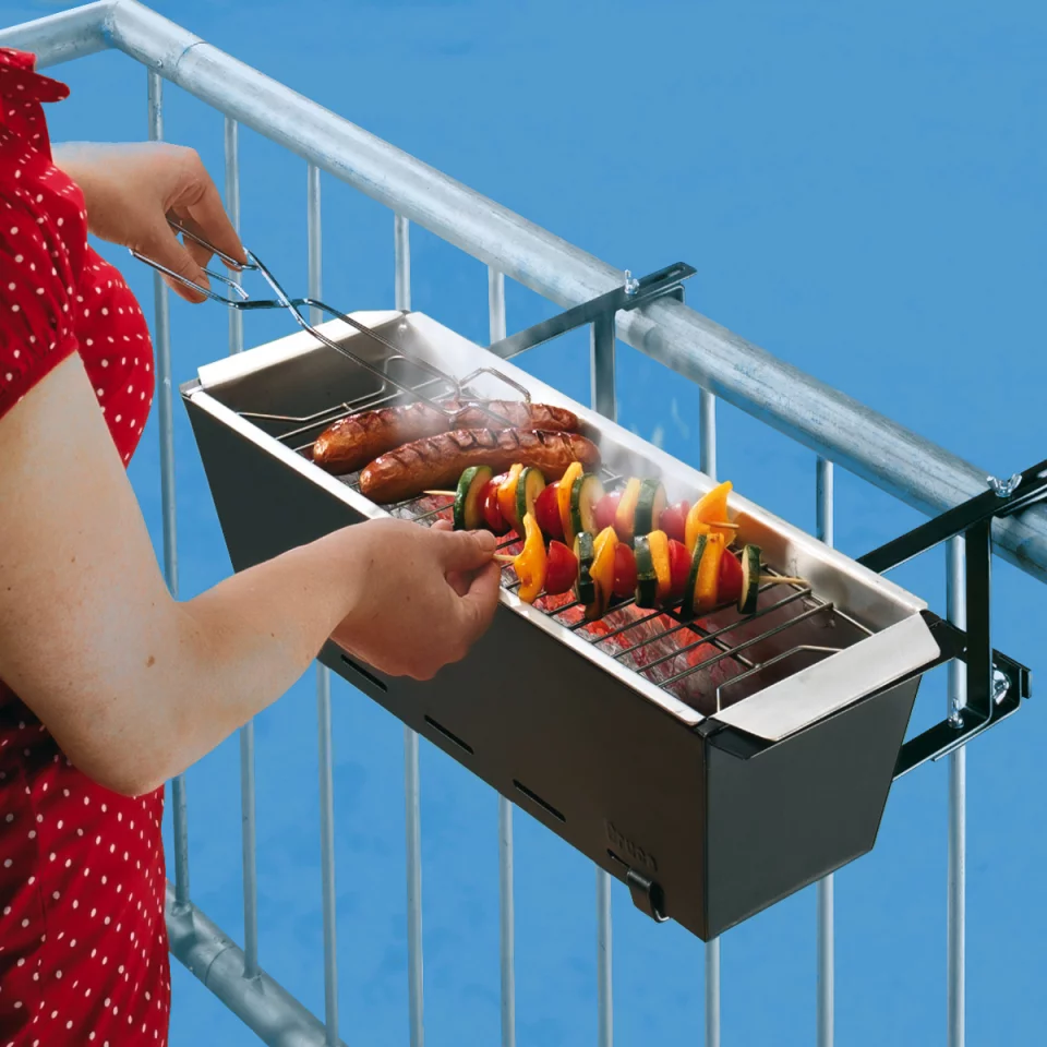 The BBQ Bruce Handrail Grill measures 16 x 18.5 x 58.5 cm (6.3 x 7.3 x 23 in)