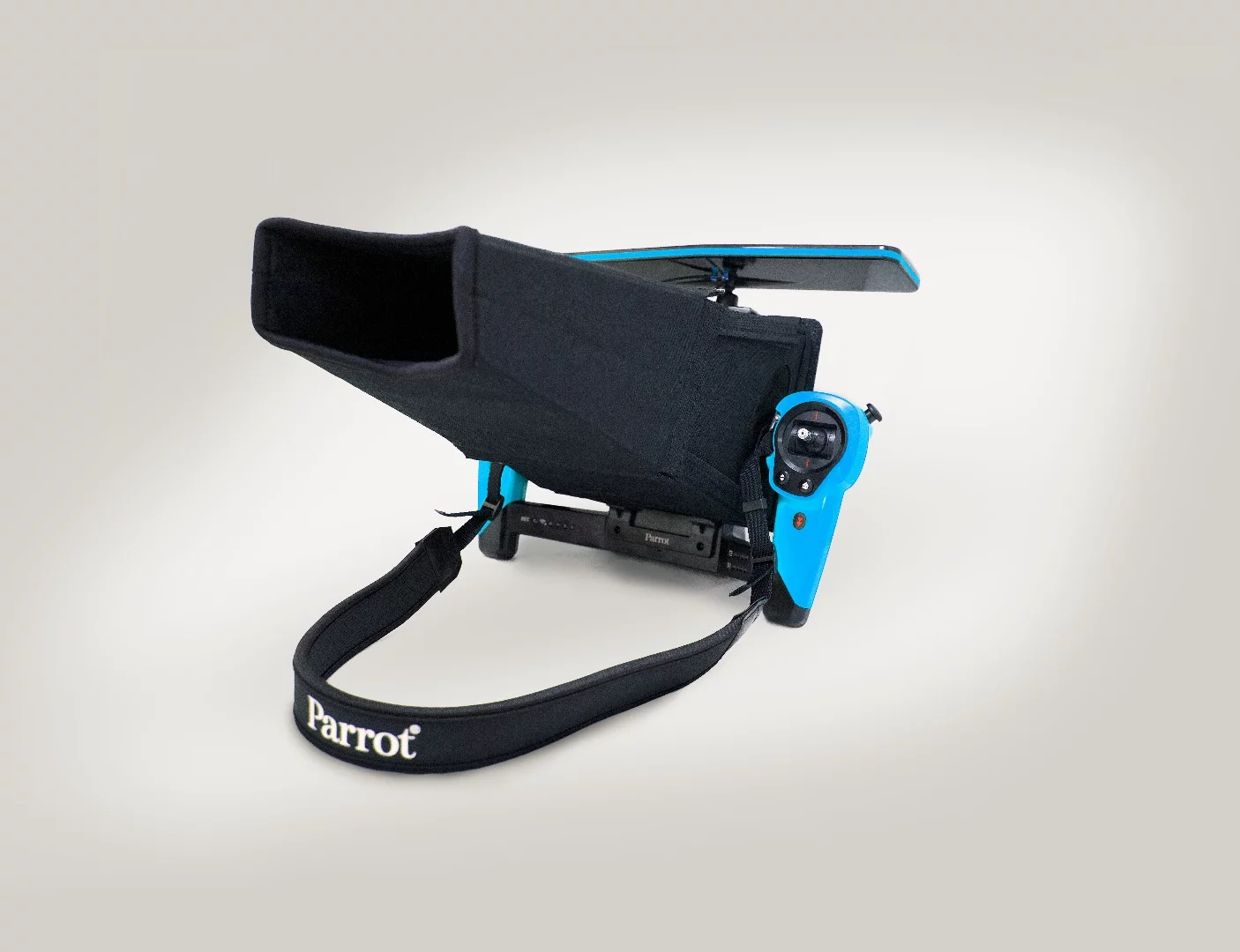 The Parrot Skycontroller comes with all the accessories you need to start flying immediately, including a sunshade for easier (and more immersive) tablet use