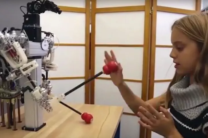 The hybrid robot playing patty cake