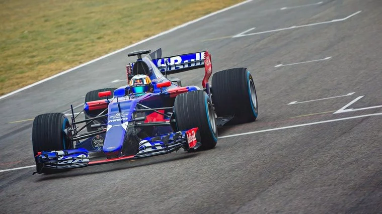 The smooth, low nose of the STR12 is reminiscent of the Mercedes W08