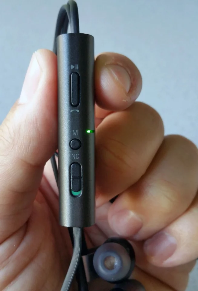 The Phiaton PS 202 NC offers simple play/pause/call control on its in-line remote