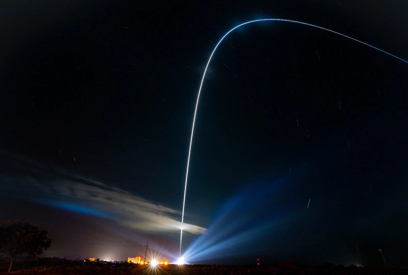 Long exposure shot of the Parker Solar Probe lifting off