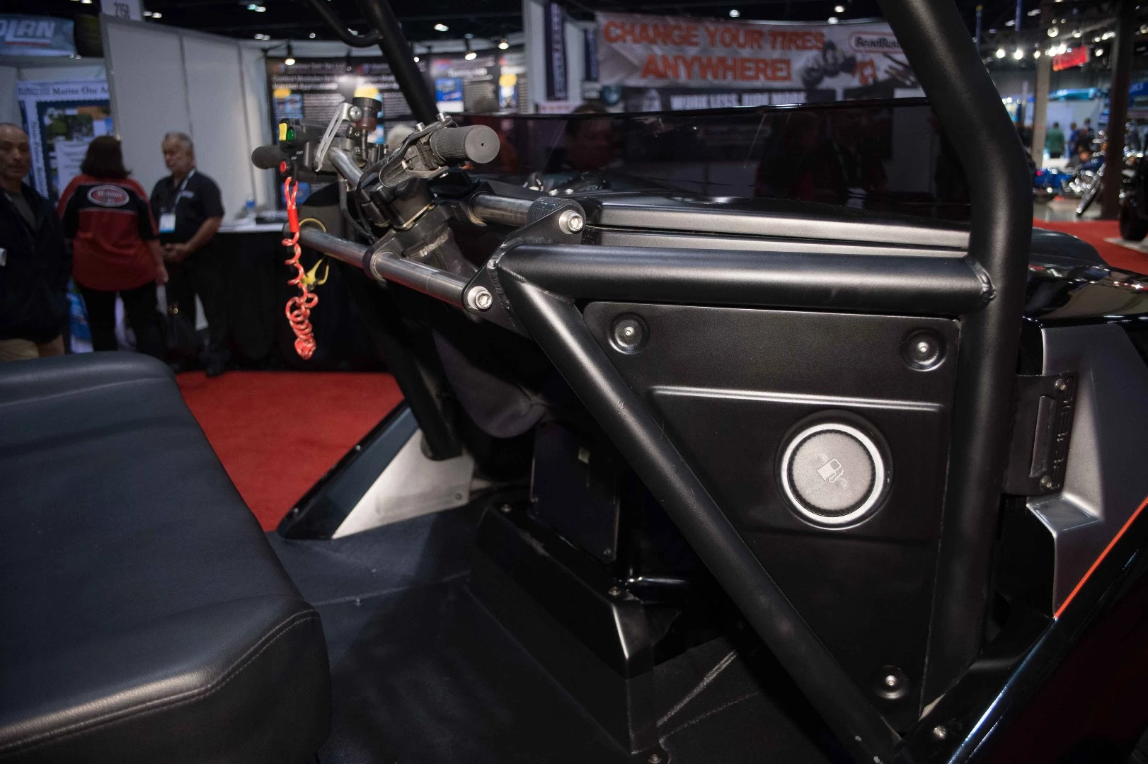 Gibbs Terraquad: controls on sliding rails allow for LHS or RHS drive when there's two people on board - or central control to balance the boat when you're riding solo.