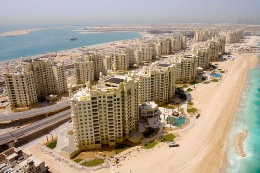 Palm Jumeirah is now well into the housing construction phase - the magnitude of this endeavour is breathtaking