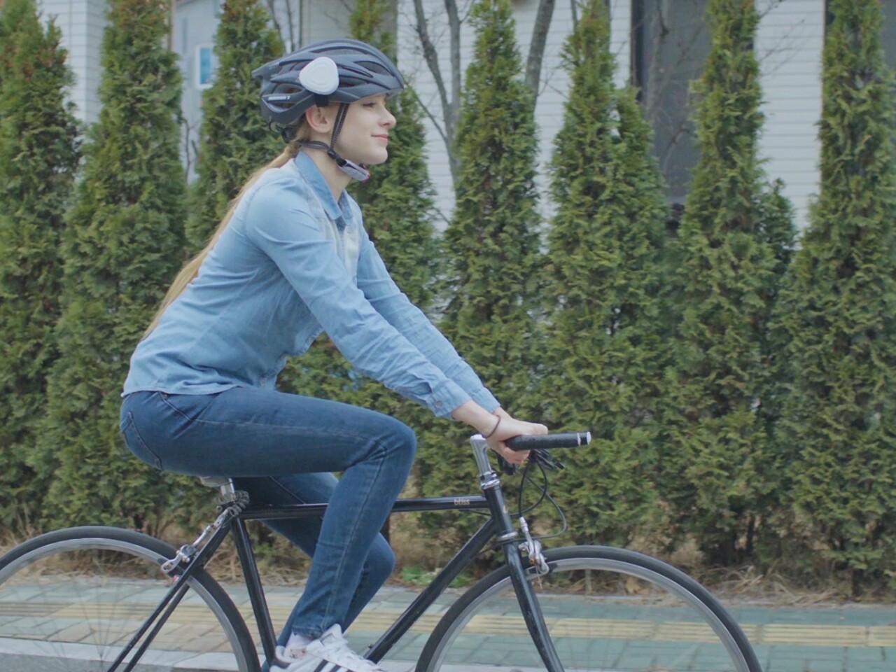 Ahead wirelessly receives audio (such as music or turn-by-turn navigational cues) from the user's paired smartphone