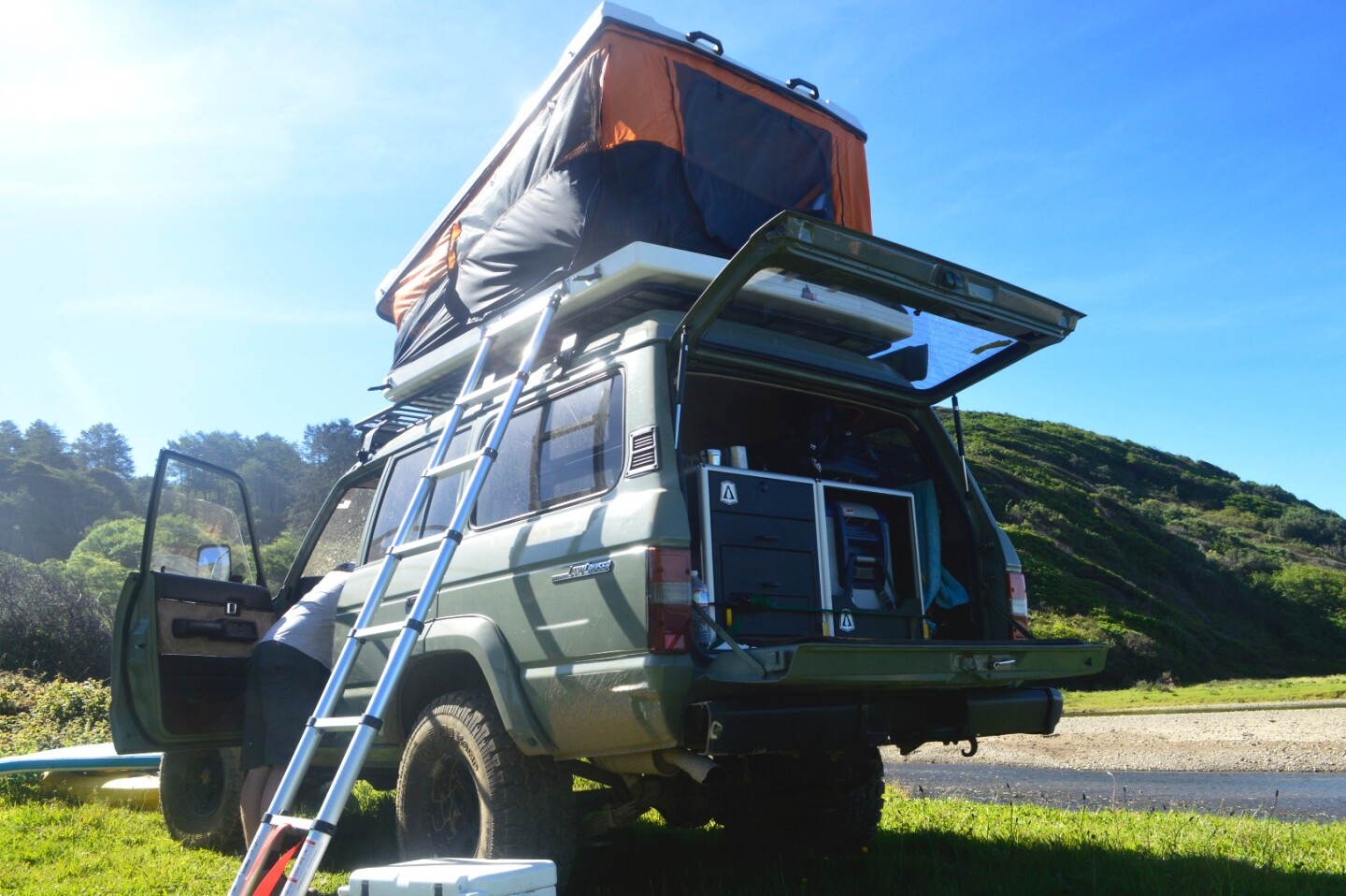 This Land Cruiser looks like it'd be quite comfortable venturing out on solo trips