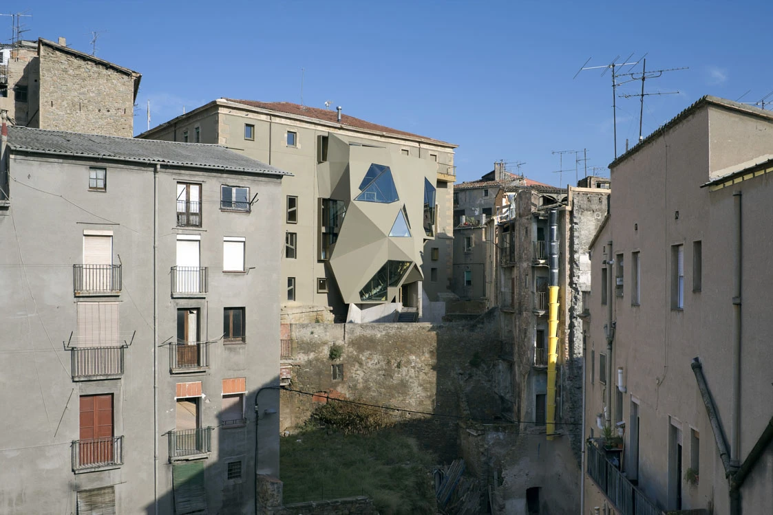 An elegant example of parasitic architecture this addition to a city building in Spain from Bailorull Architects is a clever way to stylishly expand the footprint of the structure in a thoroughly modern way