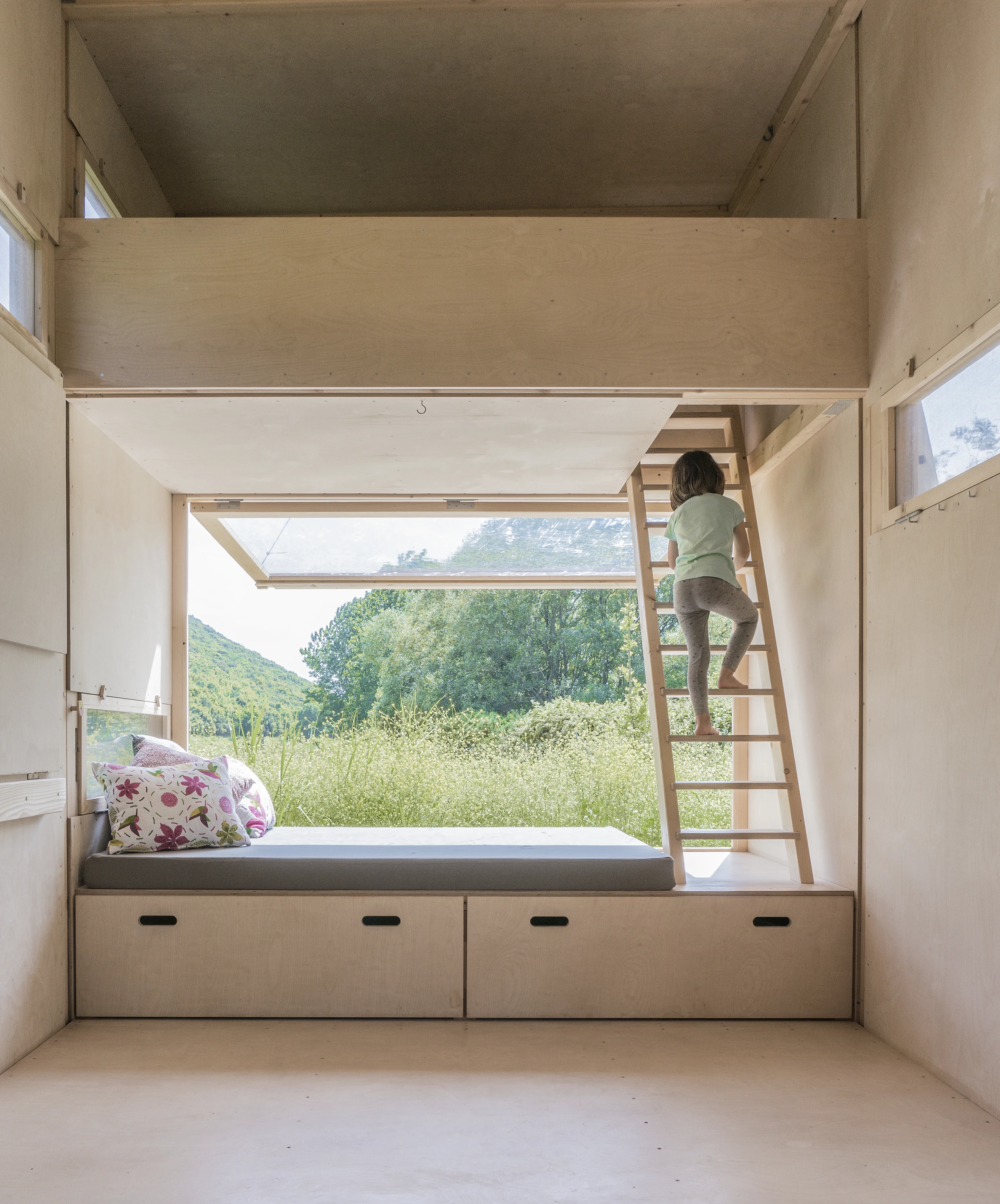 The Cabin on the Border can open up to the outside