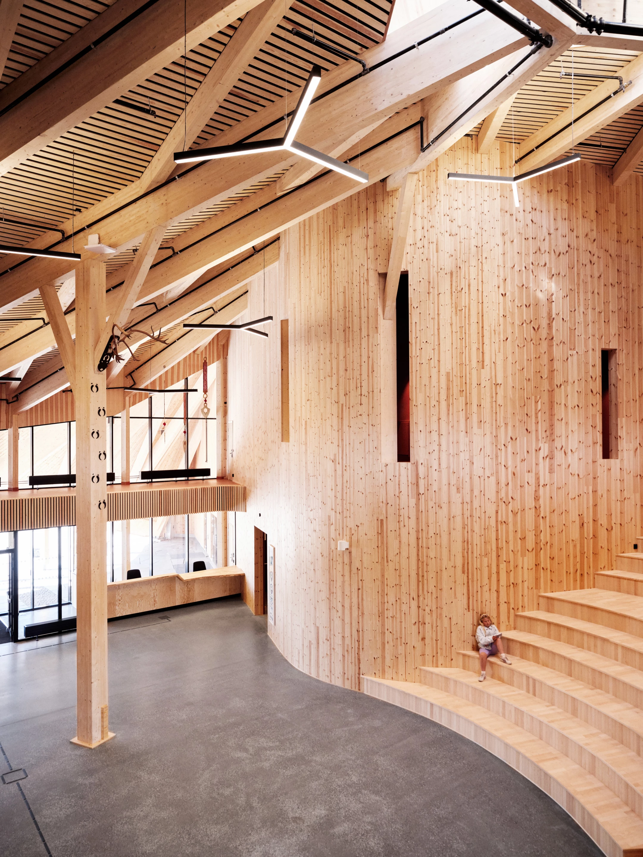 Čoarvemátta's interior decor leans into the beauty of the natural wood