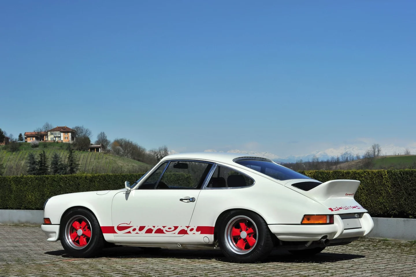 This 1973 Porsche 911 Carrera RS 2.7 Sport Lightweight sold for €1,008,000