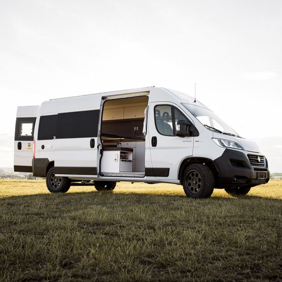 Vanlife calls this slight variation the Sportiv (Sporty) Concept, and it includes additions like the available all-terrain tires and suspension lift