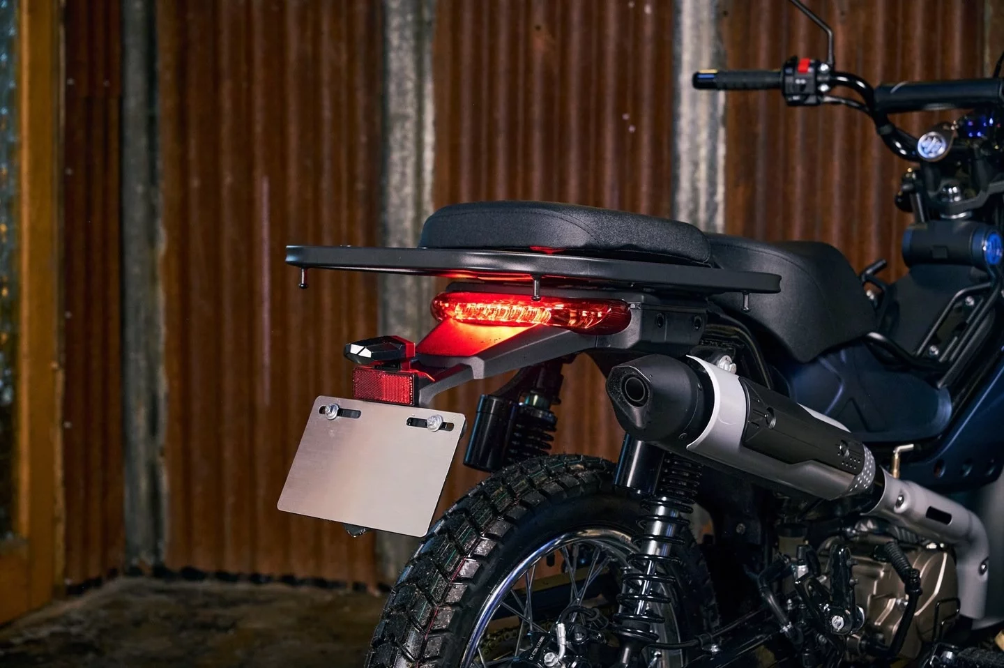 And in case you feel like hauling some stuff around, there’s a big rear luggage rack that comes as standard