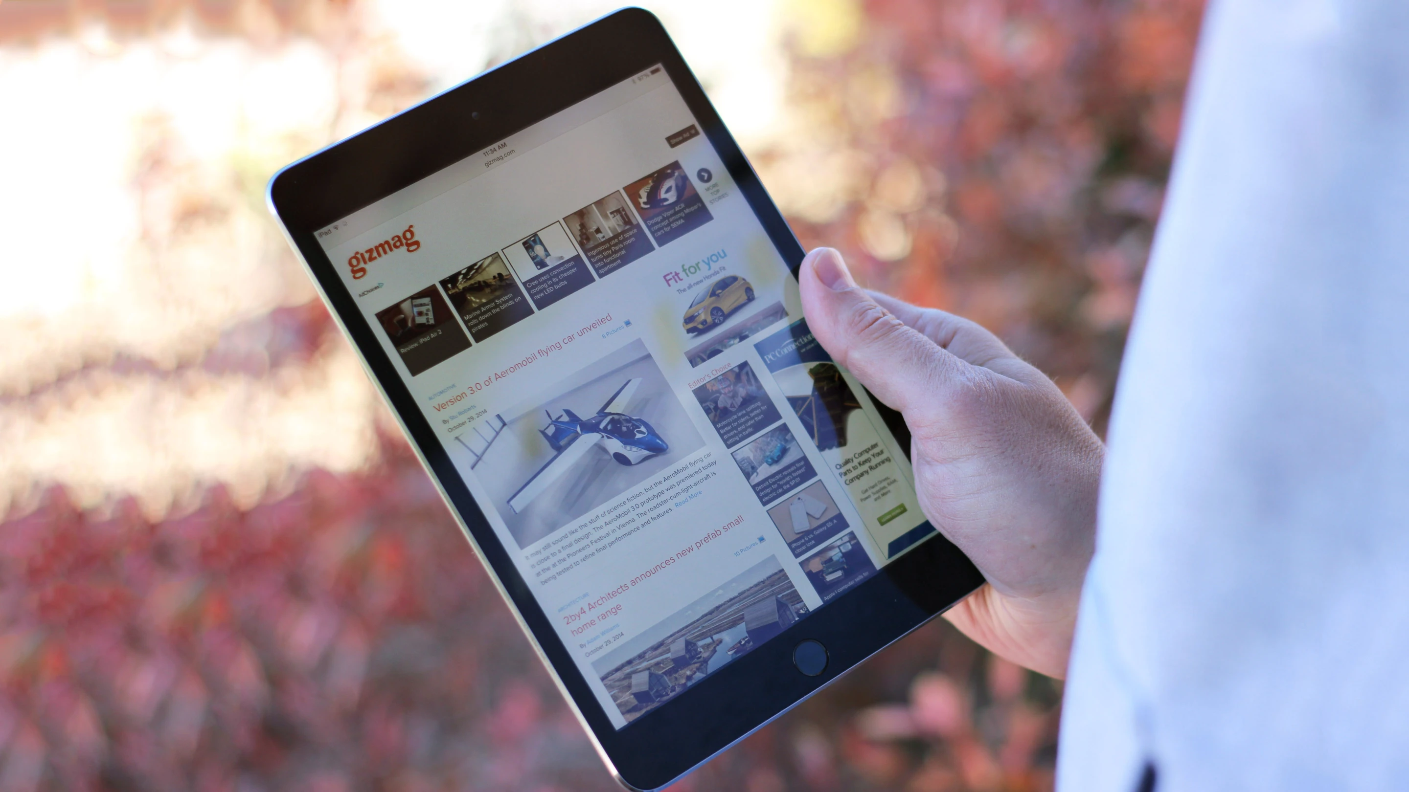 Gizmag reviews the lesser of Apple's 2014 tablets, the iPad mini 3 (Photo: Will Shanklin/Gizmag.com)