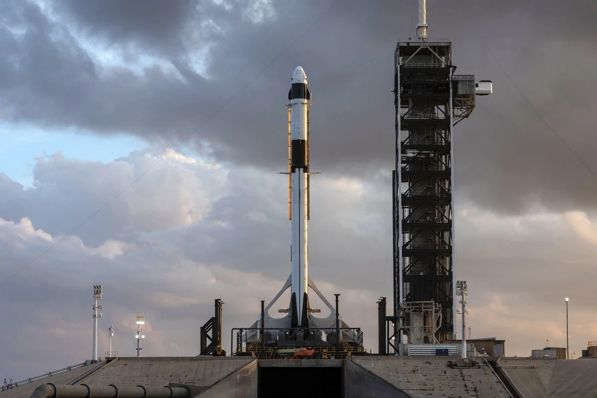 Crew Dragon standing proudly on the pad at Launch Complex 39A atop a Falcon 9 rocket