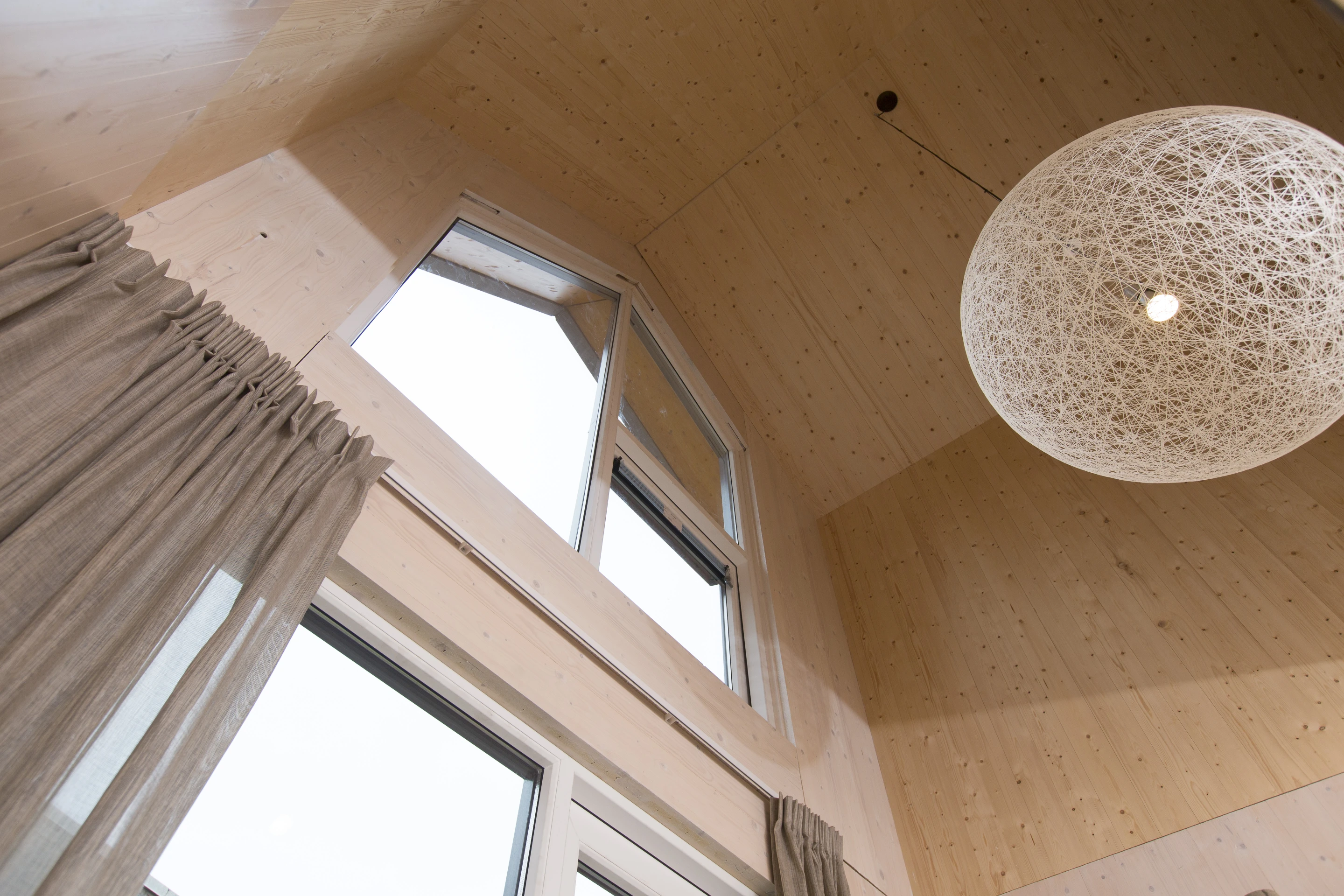 Heijmans ONE measures 9.2 x 3.5 m (30 x 11.5 ft) and rises to a height of 5.9 m (19.3 ft)