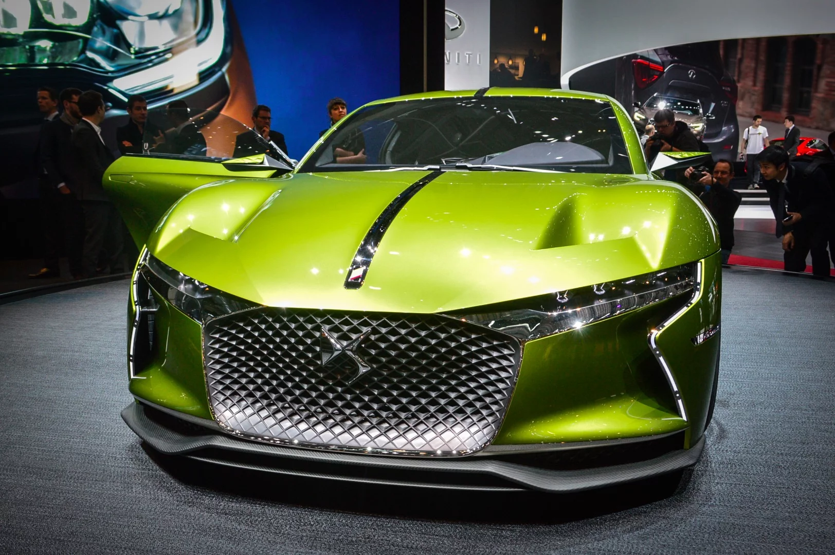 One thing we didn't notice in the pictures before seeing the E-Tense in person was the wavy, 3-dimensional nature of the front grille