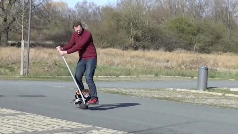 The Üo scooter balances its rider on a single rubber ball