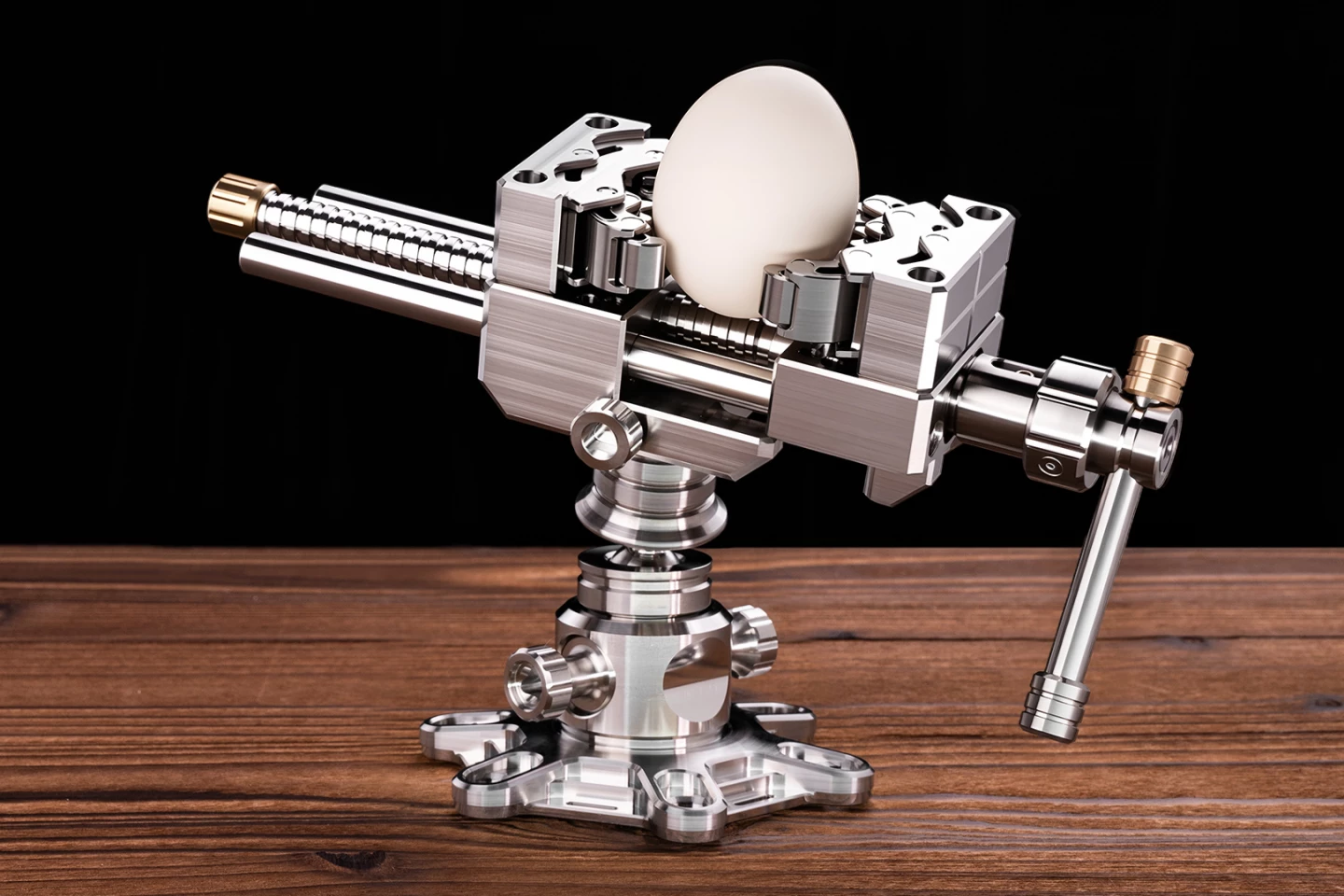 This may look like an egg cannon, but it's actually the Titaner TiFractal Vise