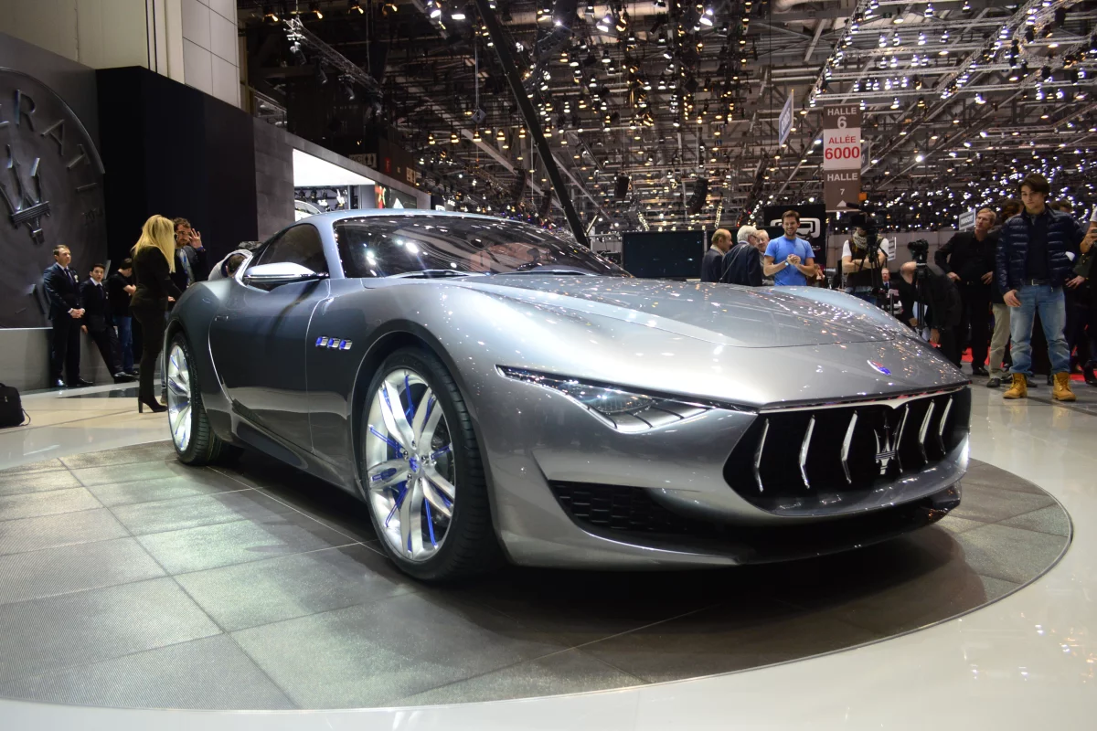 The Alfieri’s long, low nose, the vertically-divided grille, twin concave sections and the narrowing DRLs (Photo: CC Weiss/Gizmag)