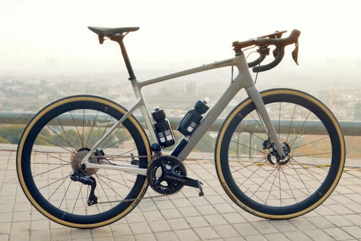 The rear-traffic-detecting, SmartSense-equipped Cannondale Synapse