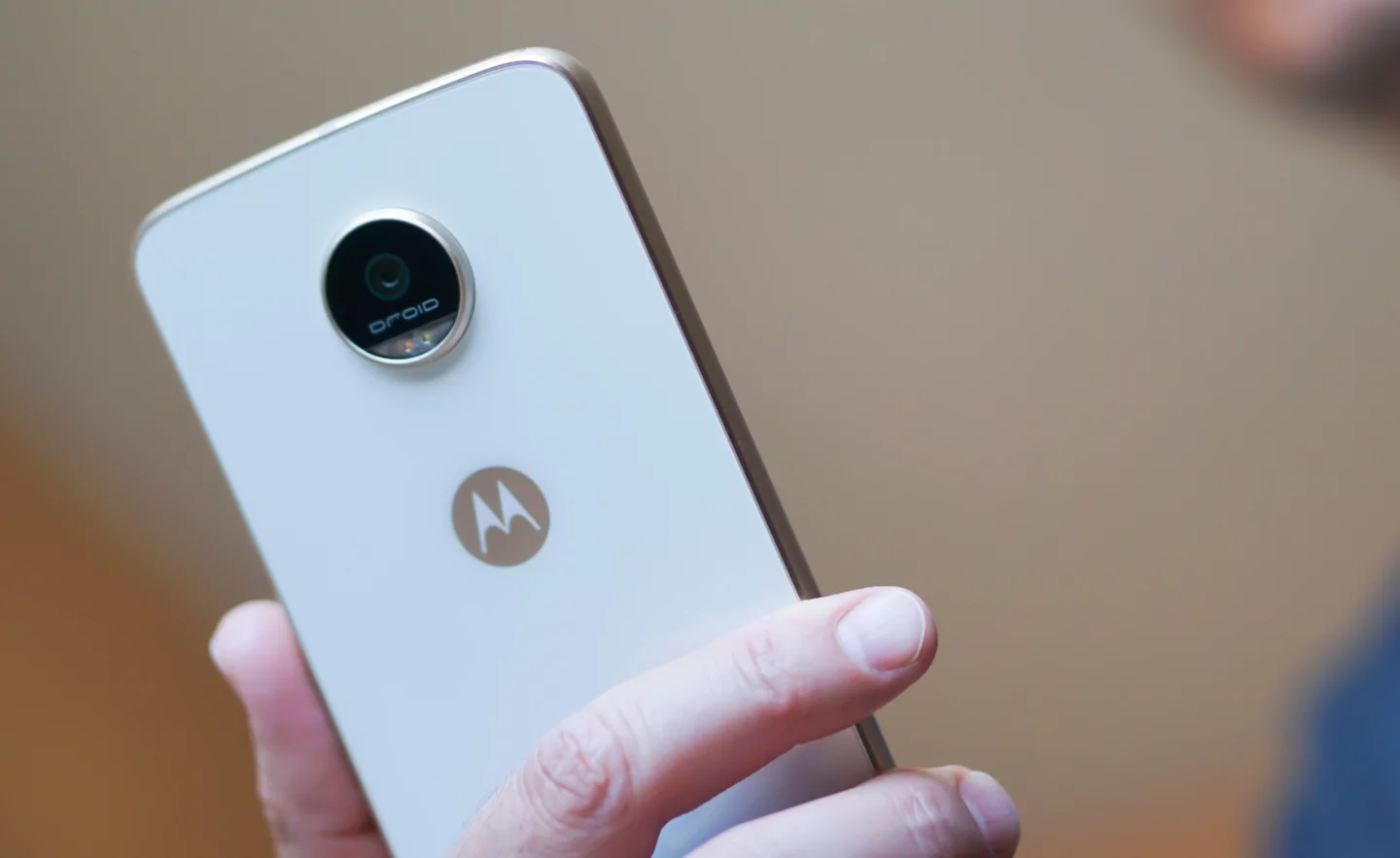 Bare Moto Z Play in hand