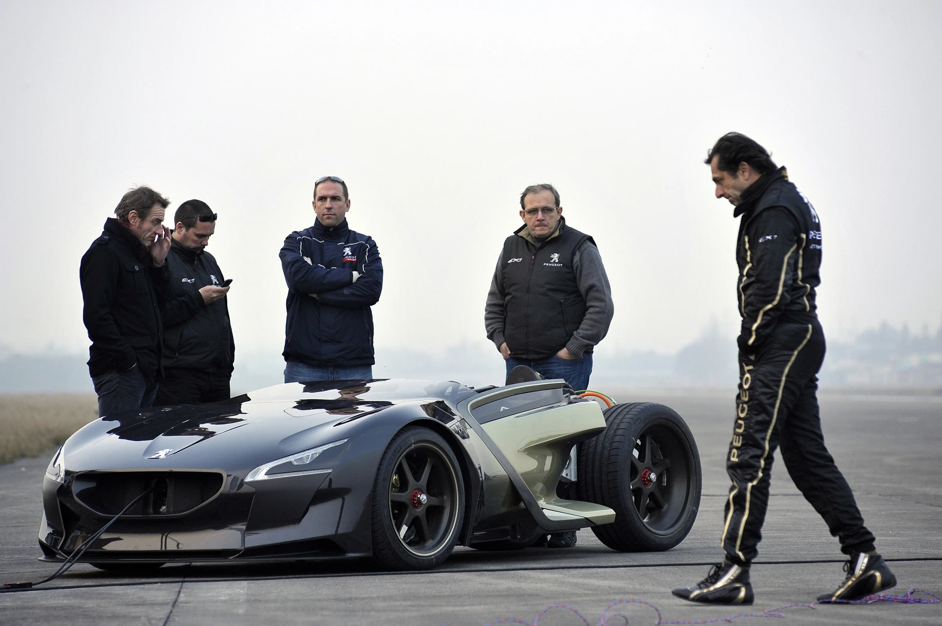Peugeot's EX1 electric concept