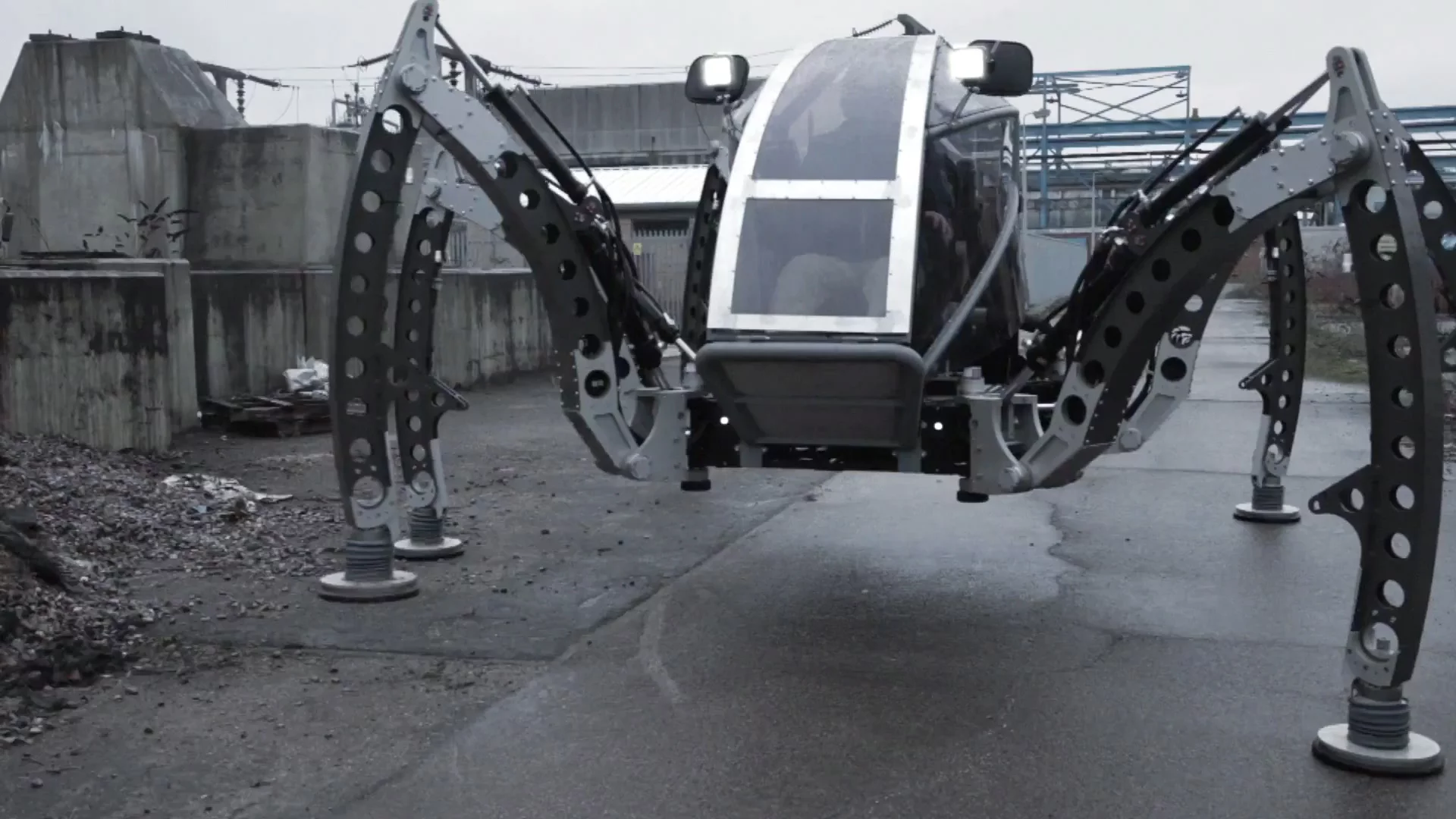 Mantis, built by Matt Denton of Micromagic Systems, is the largest operational hexapod in the world