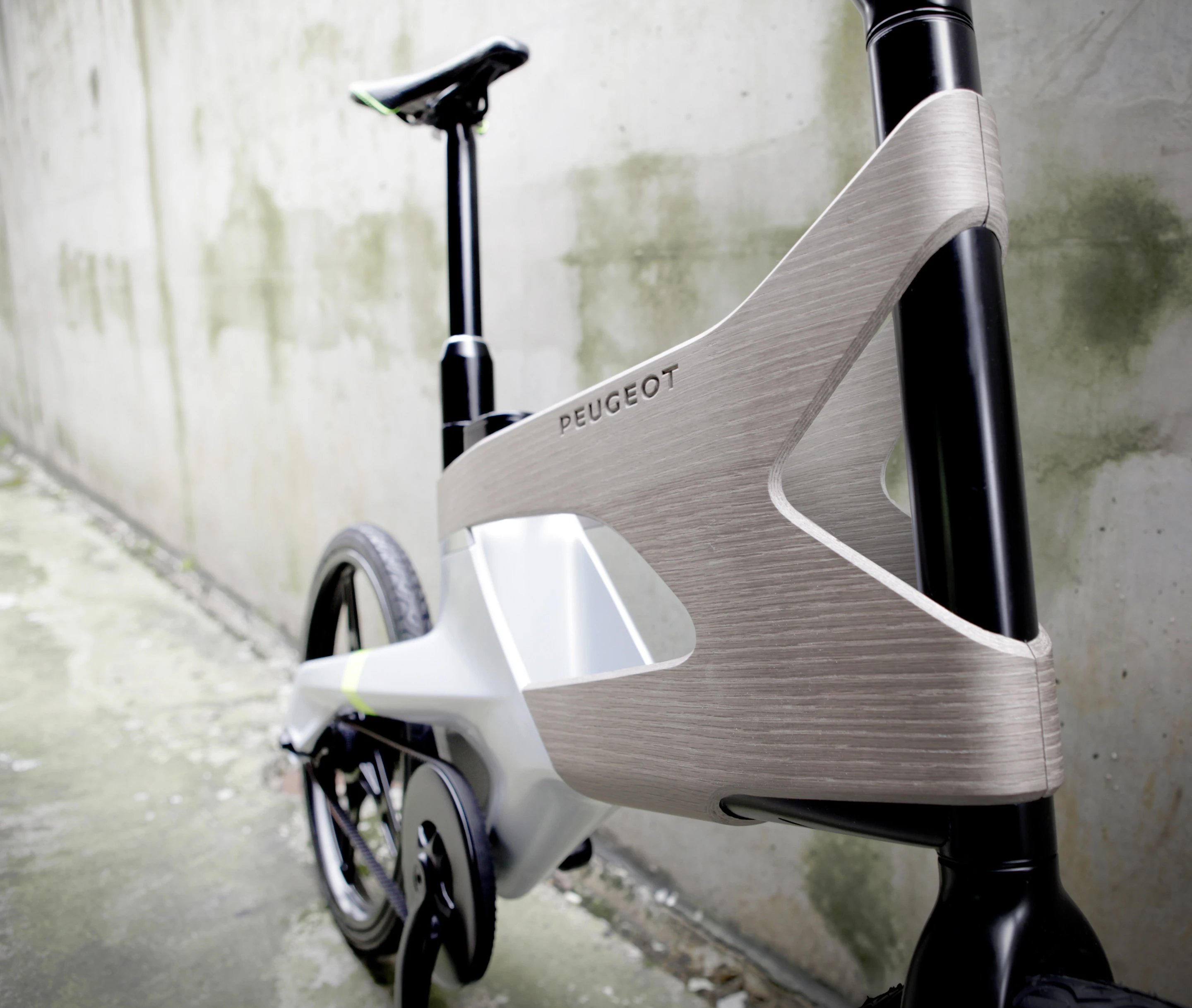 The Peugeot DL122 - the bicycle with a laptop compartment