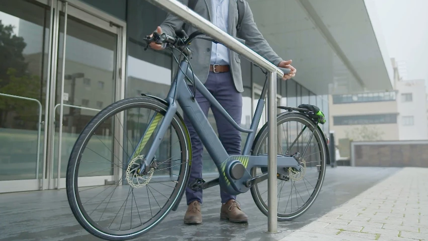 The Oyo automatically shifts to its lowest gear ratio when the bike stops moving