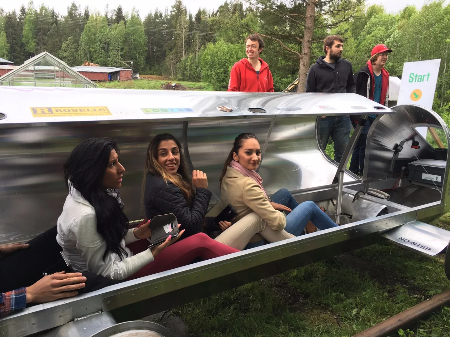 Eximus 1 is powered by four 12 V, 45 W batteries linked together in parallel and a 500 W motor