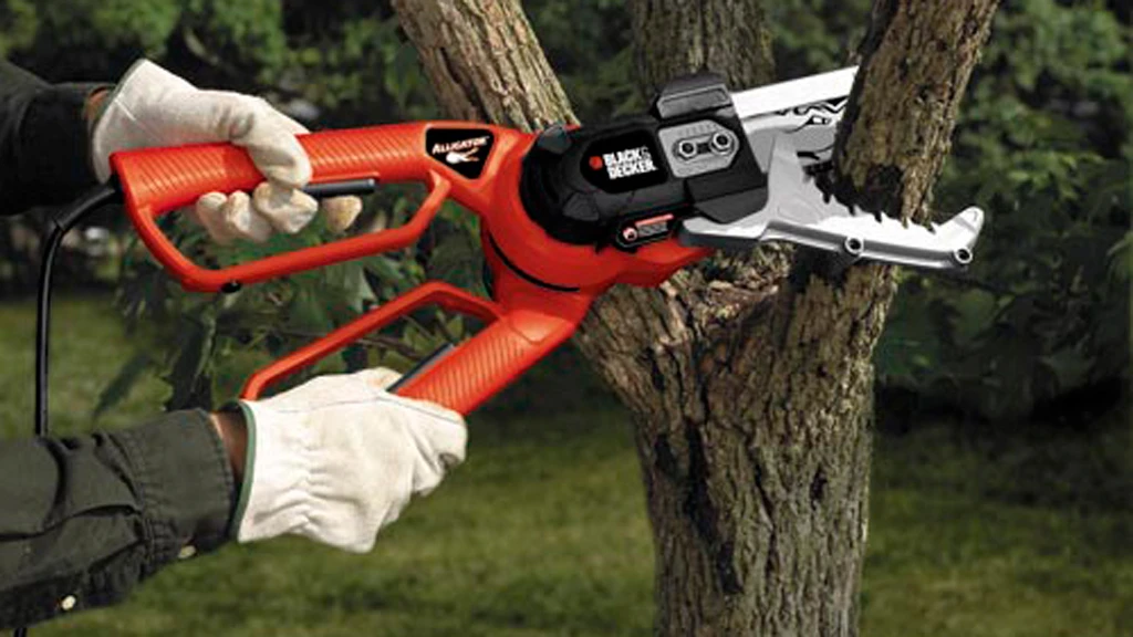 The Black & Decker Alligator Lopper LP1000 makes light work of branches and logs up to 4 inches in diameter