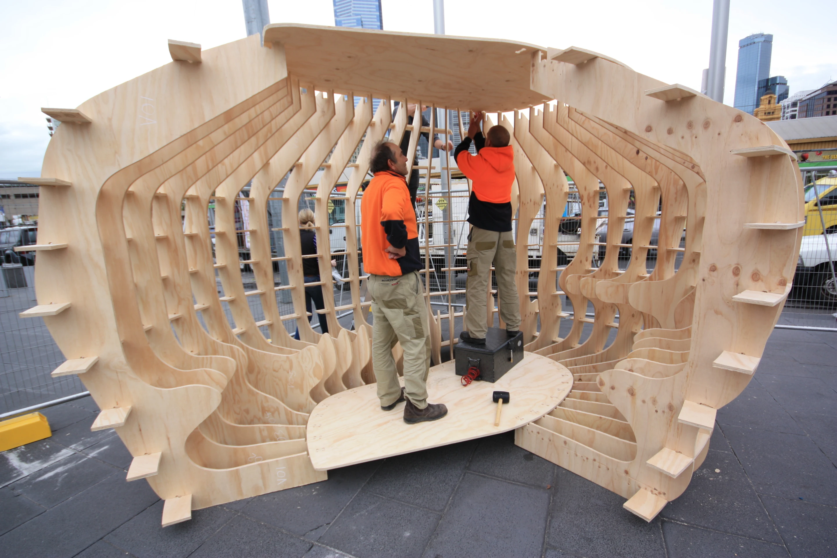Each section of plywood fits into its counterpart with the help of notched cutouts, no further tools needed