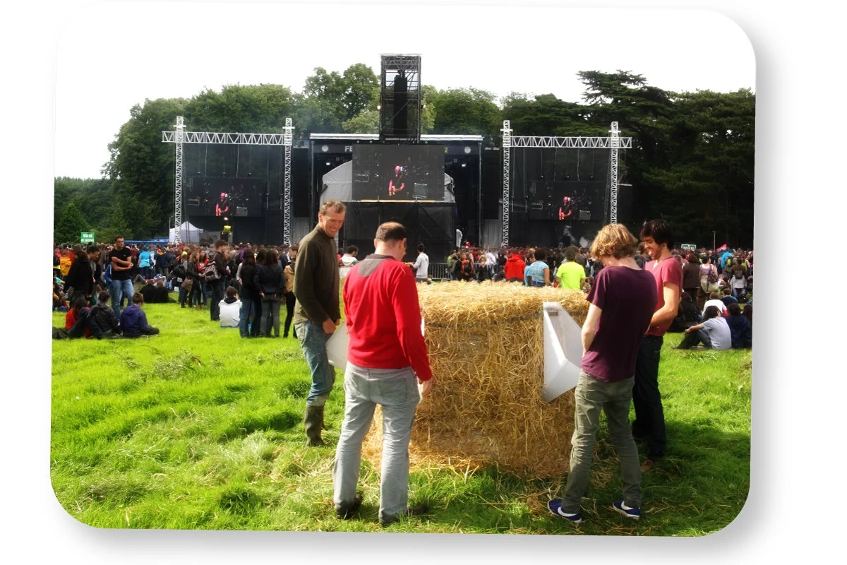 L'Uritonnoir is a portable, composting urinal for large festivals that reduces a bale of hay into usable fertilizer