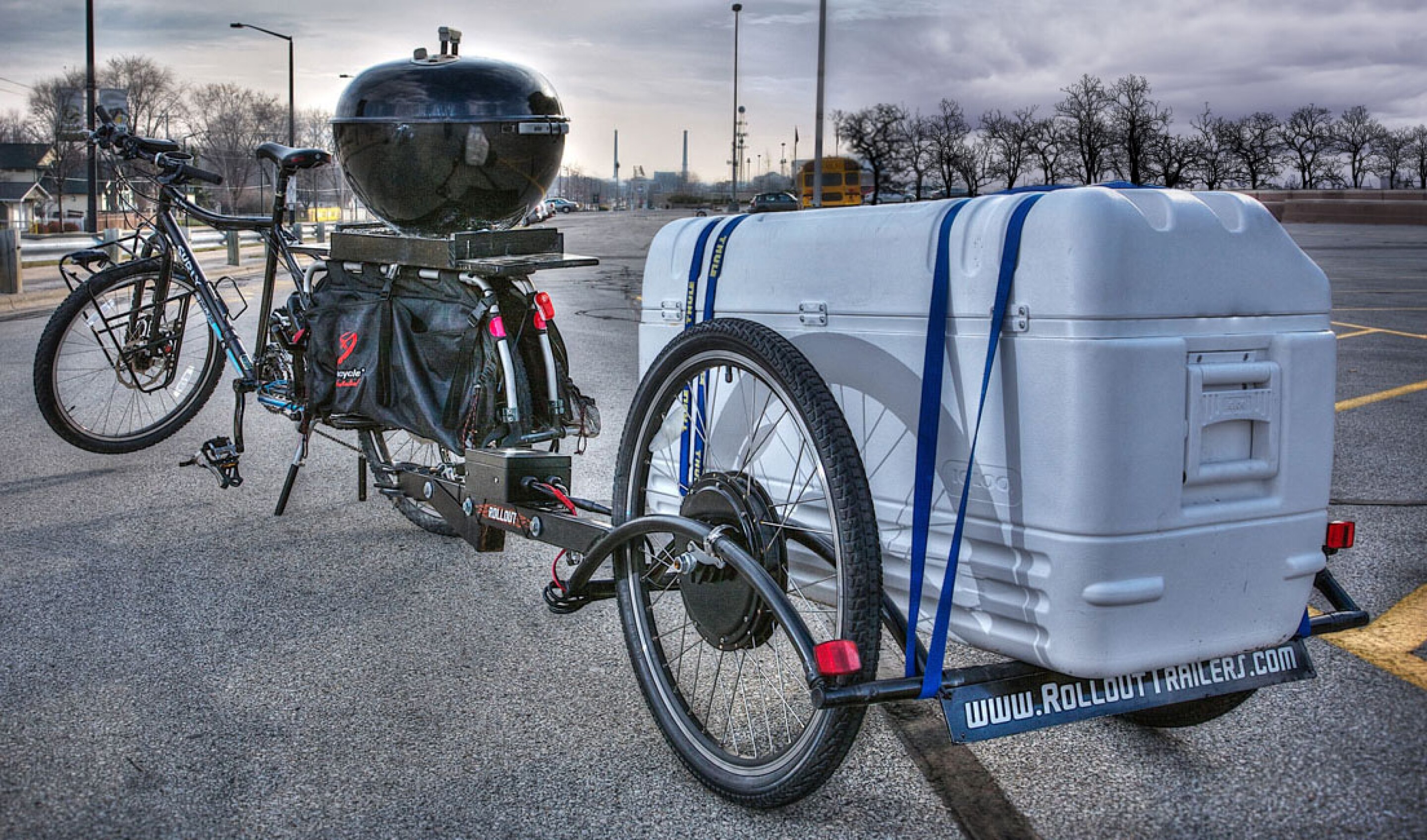 Modular, electric bike trailer provides strainfree haulage