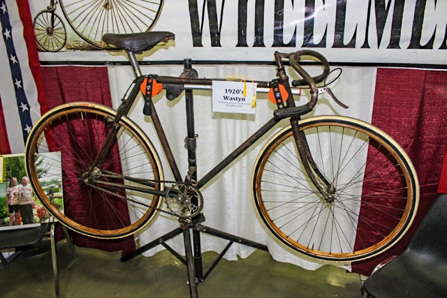 Not all of the bikes at NAHBS were new – the Kentucky Wheelmen were displaying this 1920's Wastyn track bike (Photo: Ben Coxworth/Gizmag.com)