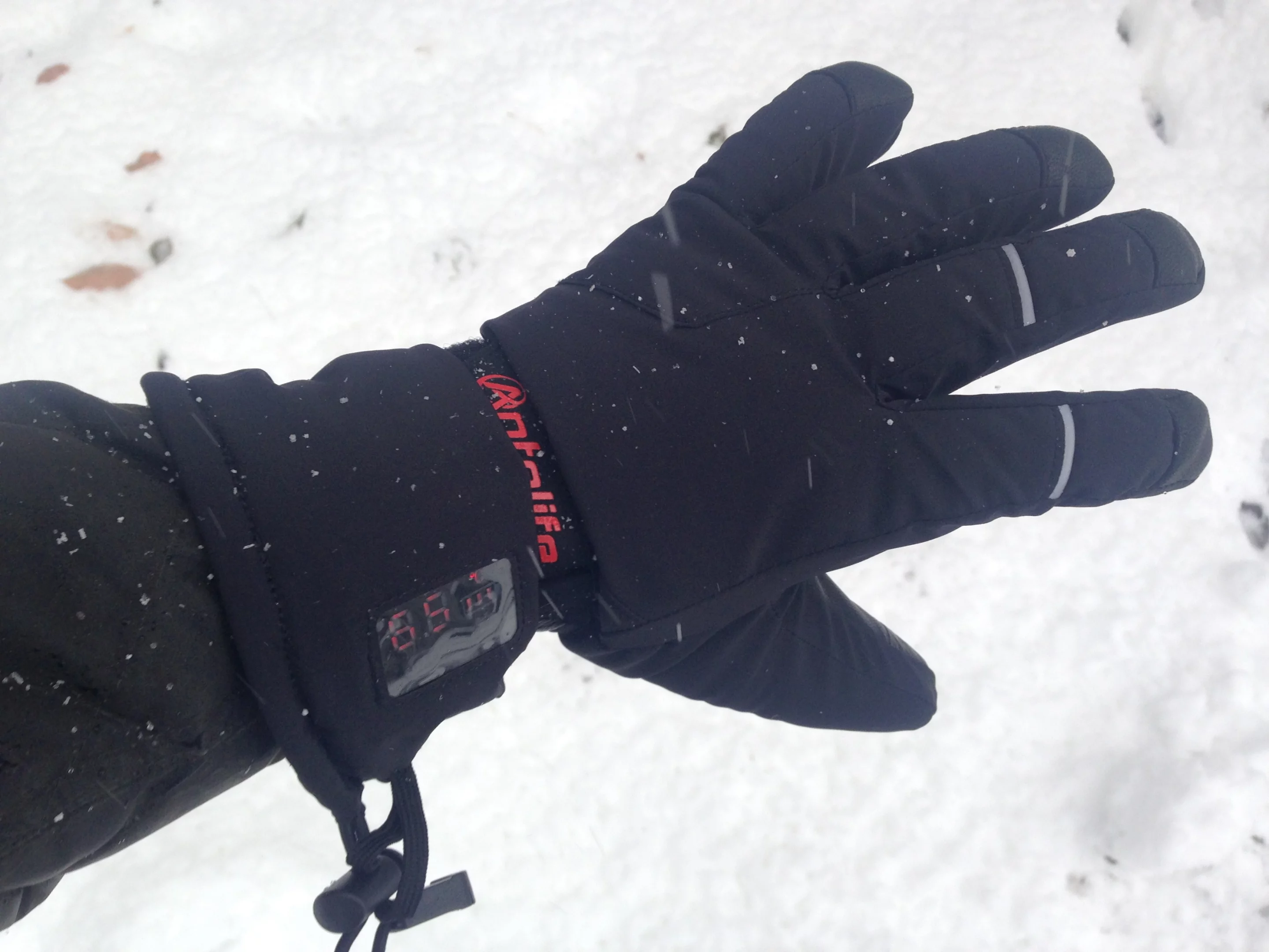 The Antelife G1 gloves are currently on Indiegogo – note the LED display at the bottom of the wrist cuff