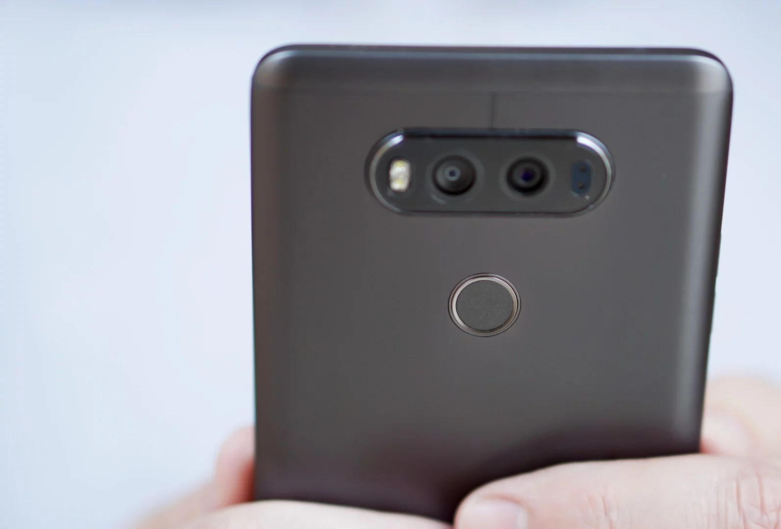 The V20's dual camera system, which lets you quickly switch from standard to landscape shooting