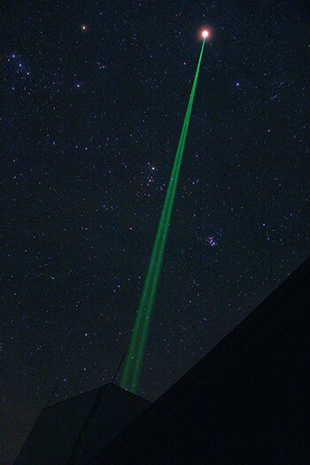 can a laser pointer hit the moon