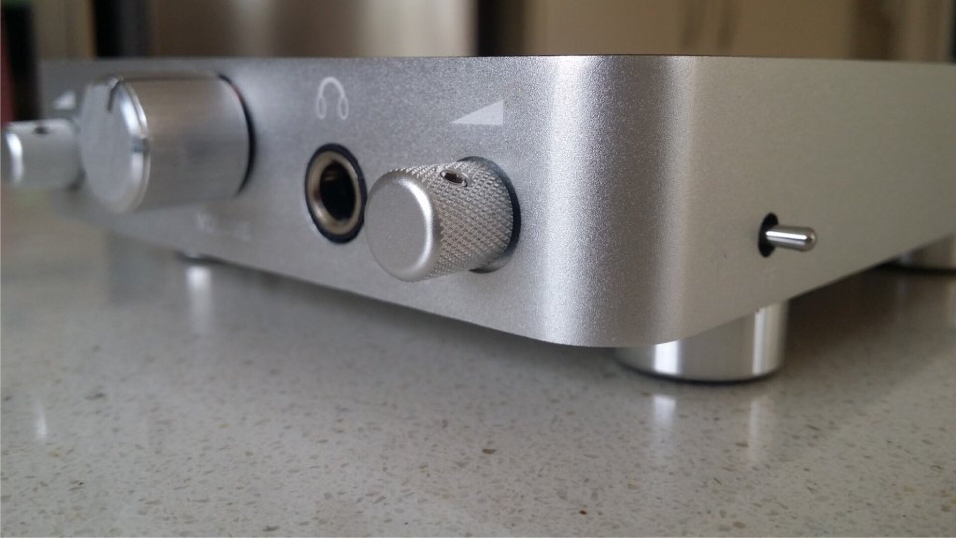 Desktop tube amp promised to sound as good as it looks