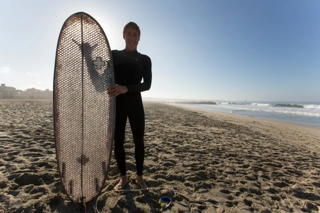 The cardboard-based surfboard