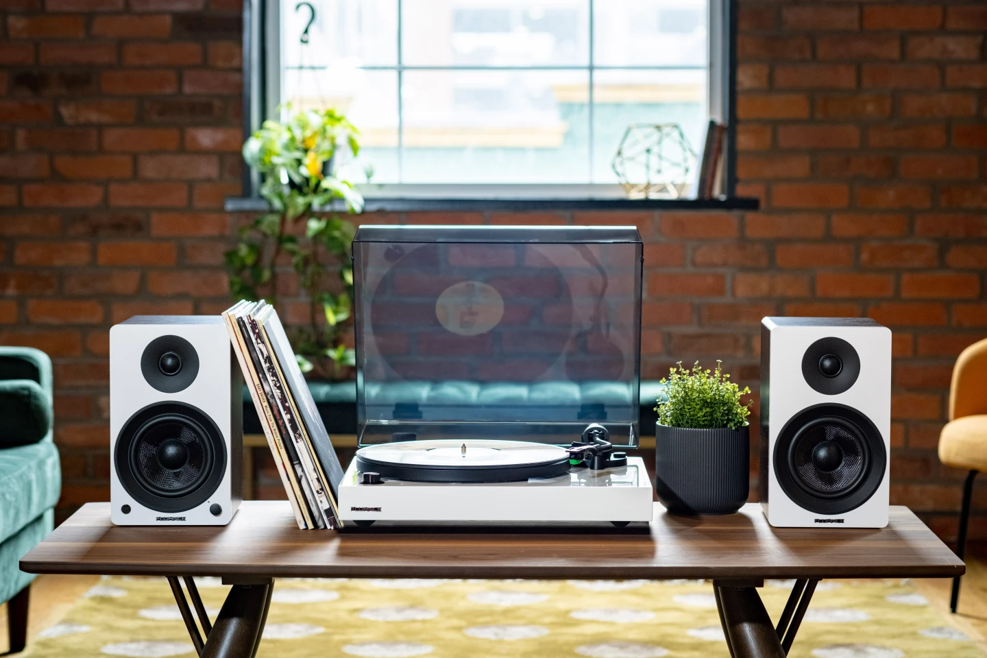 The RT81+ benefits from an integrated pre-amp that can be deactivated for playback via an external phono pre-amp is preferred