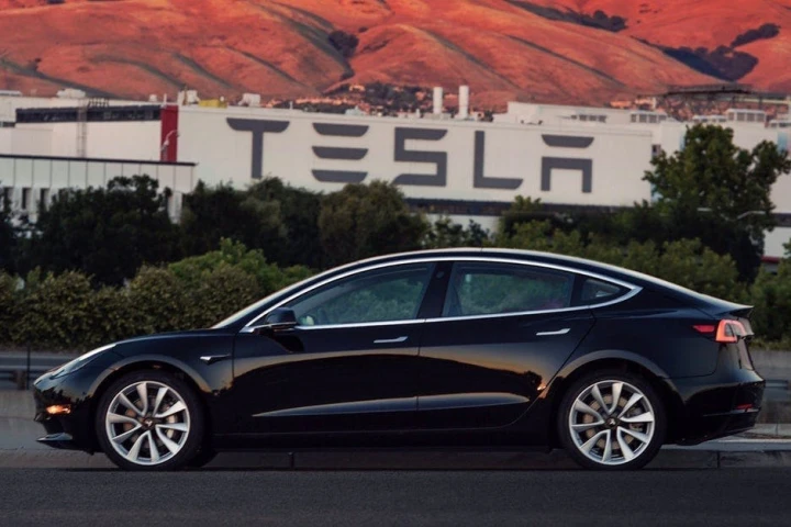 Tesla says gross margin on the Model 3 has turned from slightly negative to slightly positive
