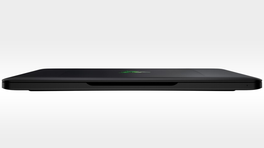 The new model holds on to its predecessor’s 2.03 kg (4.47 lbs) weight, and comes in at the same 17.8 mm (0.7 in) thickness